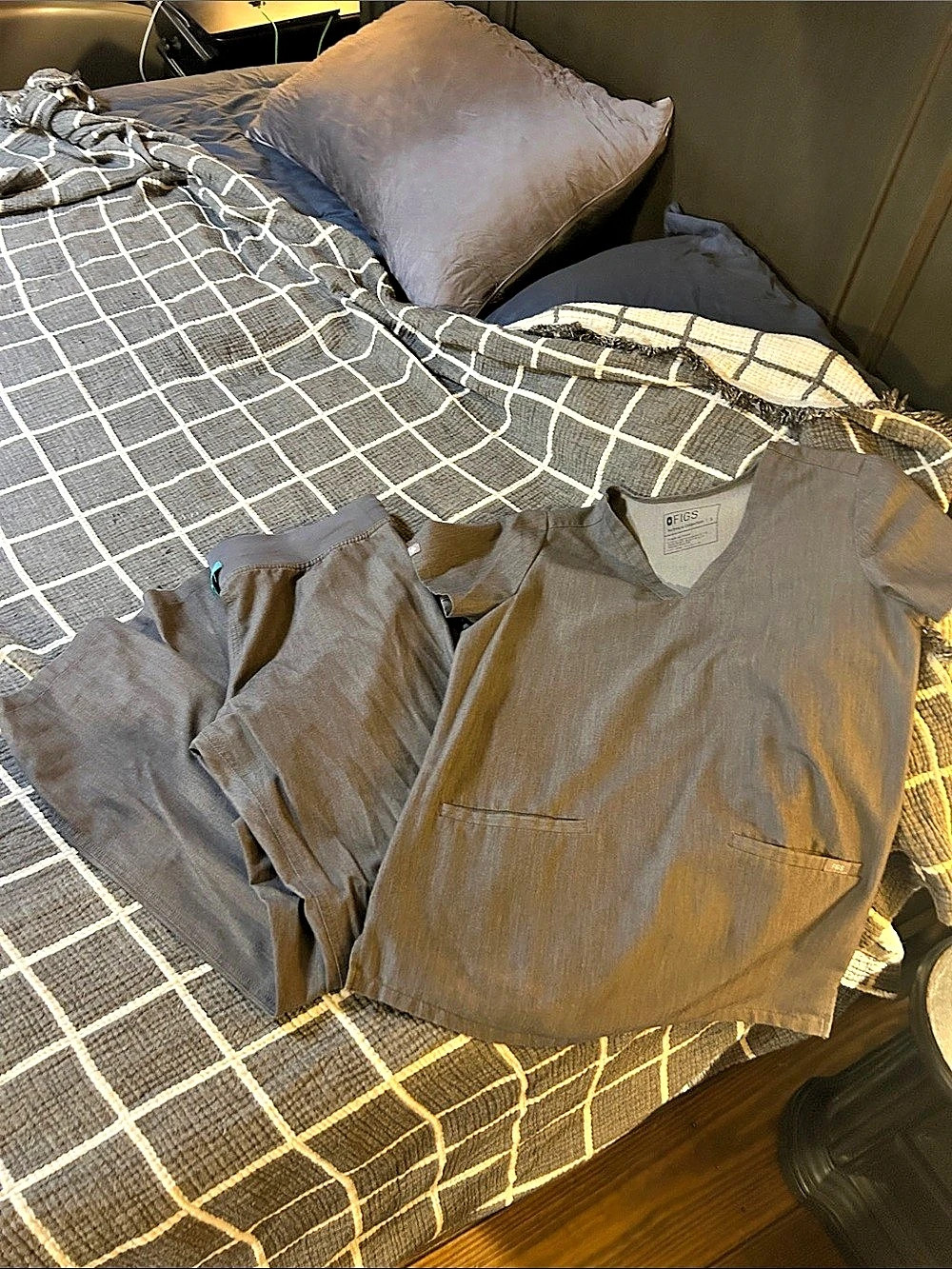 FIGS Technical Collection Scrub Set Gray Size small / Medium tall